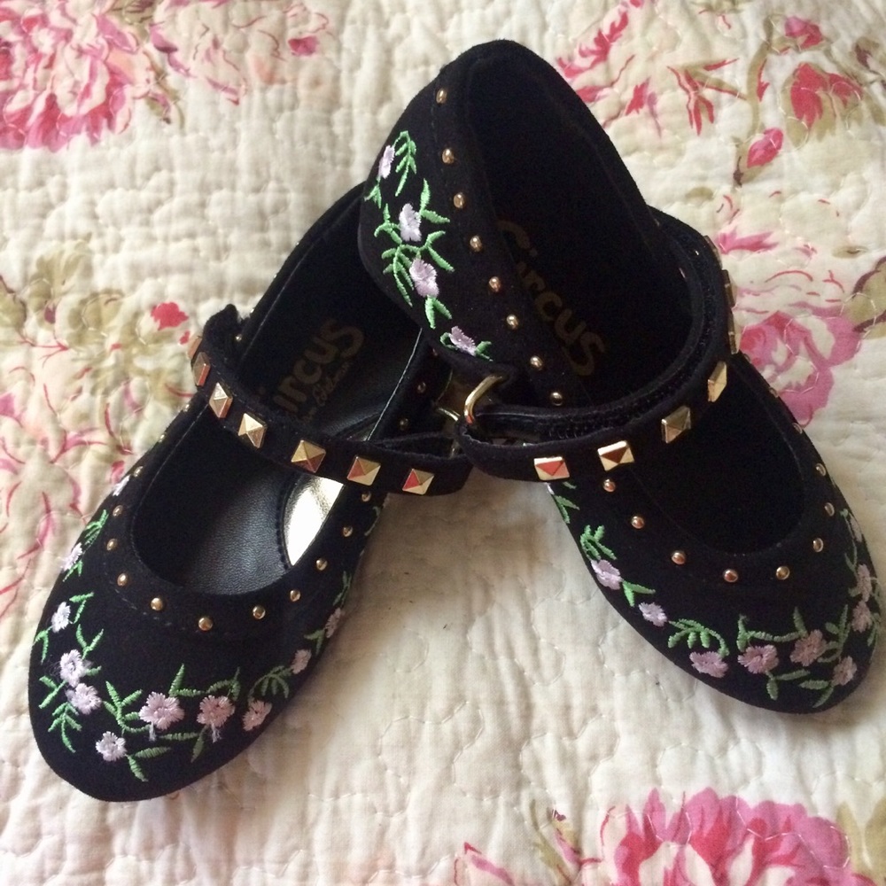 Little girl’s Sam Edelman Mary Janes w/ embroidery